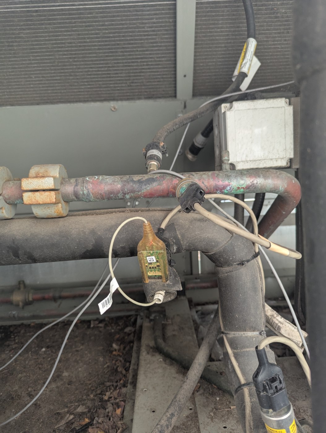 Temperature sensor attached to refrigerant piping on a commercial chiller